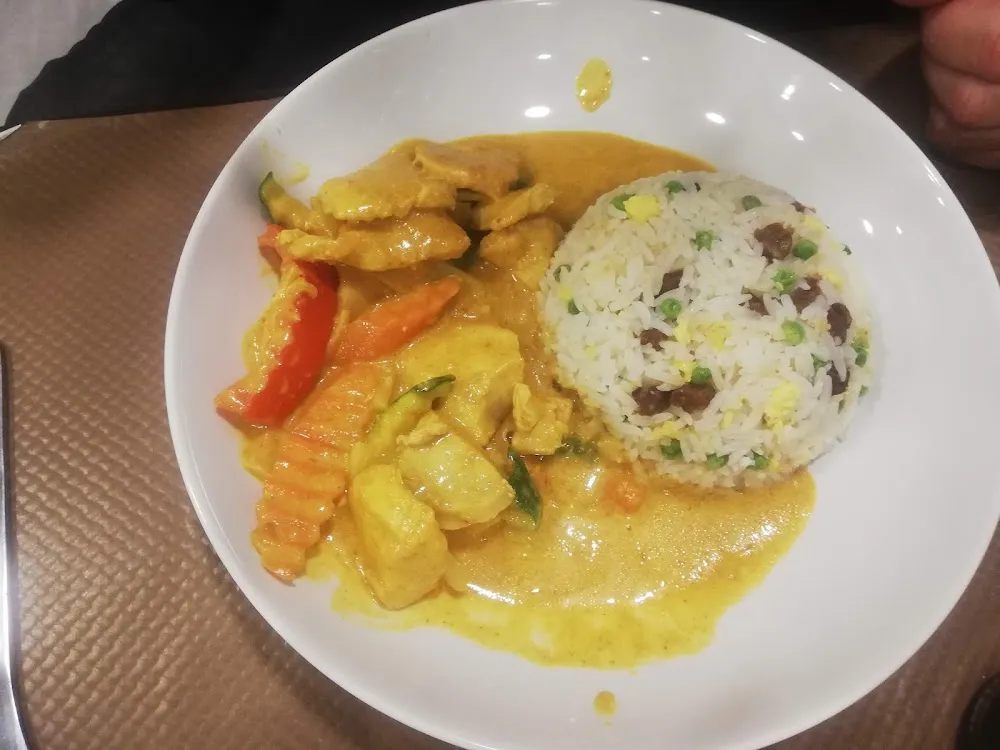 Poulet Sauce Curry Riz Taï